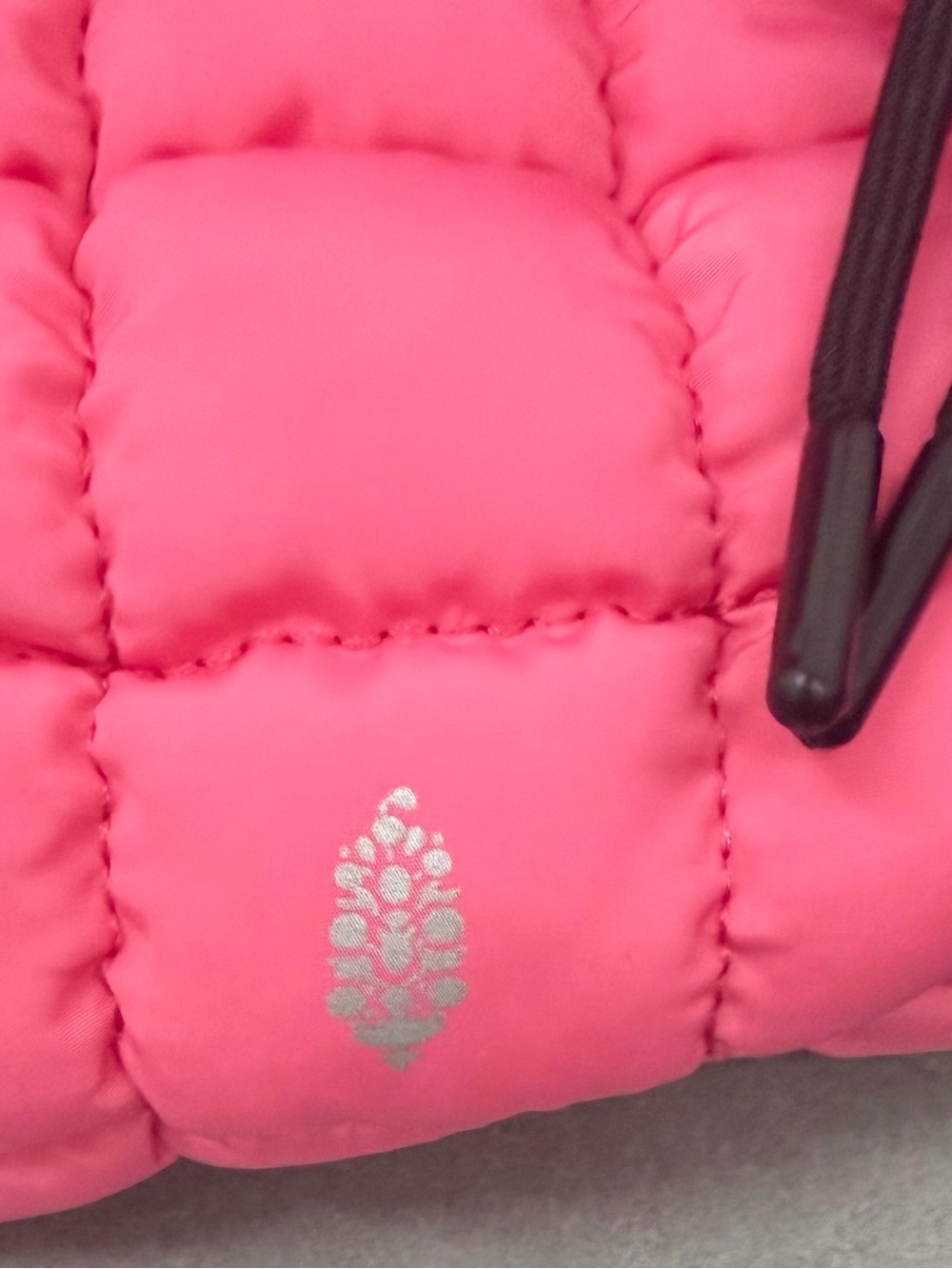 Free People Movement LARGE Quilted Puffer Shoulder Bag - Pink - Picture 3 of 4